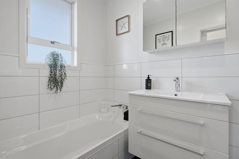 Photo of property in 13 Durham Avenue, Welbourn, New Plymouth, 4312