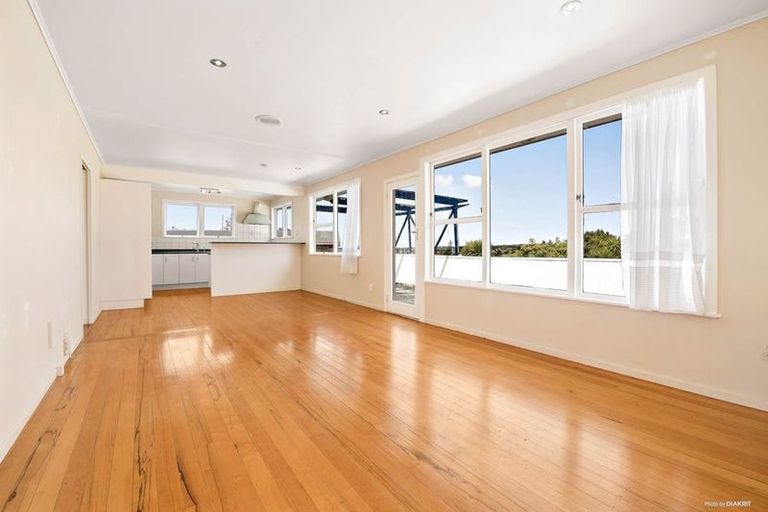 Photo of property in 29 Sycamore Drive, Sunnynook, Auckland, 0620