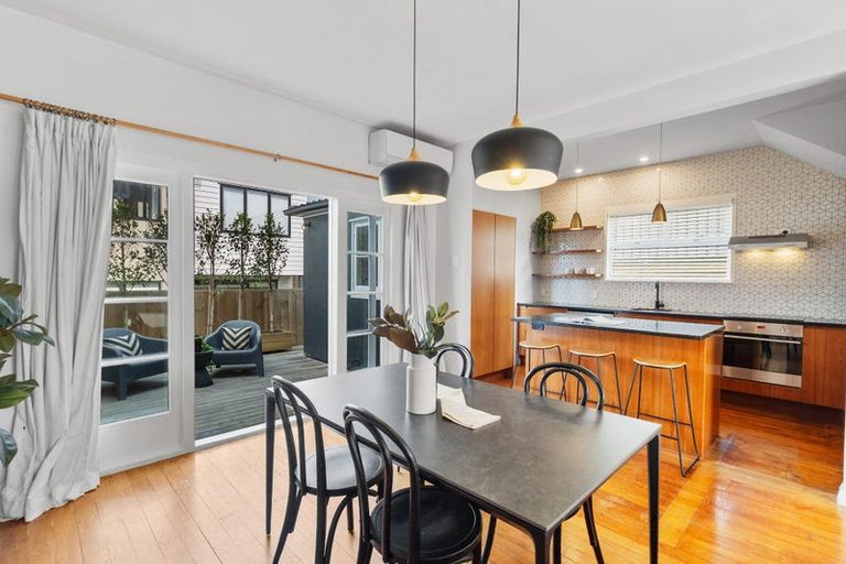 Photo of property in 1092 Great North Road, Point Chevalier, Auckland, 1022