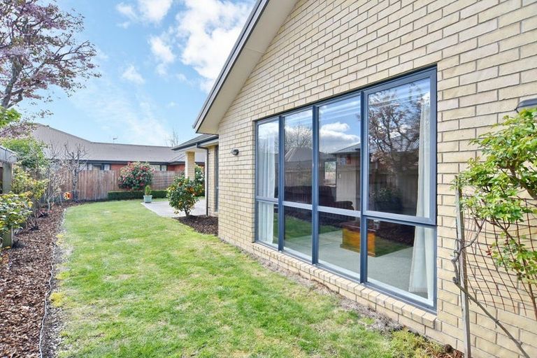 Photo of property in 27 Coolspring Way, Redwood, Christchurch, 8051