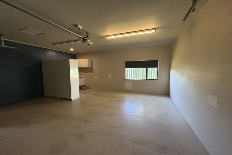 Photo of property in 76 Edgewater Drive, Pakuranga, Auckland, 2010