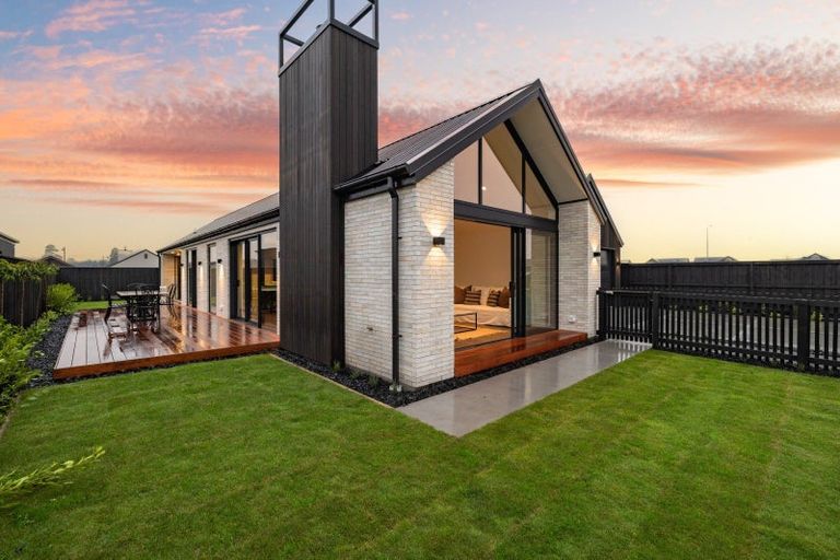 Photo of property in 19 Perehia Mews, Marshland, Christchurch, 8083