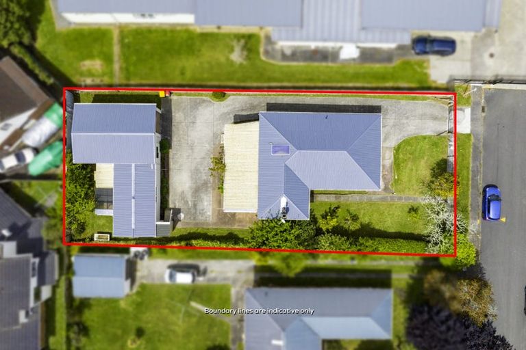 Photo of property in 30 Ozich Avenue, Te Atatu South, Auckland, 0610