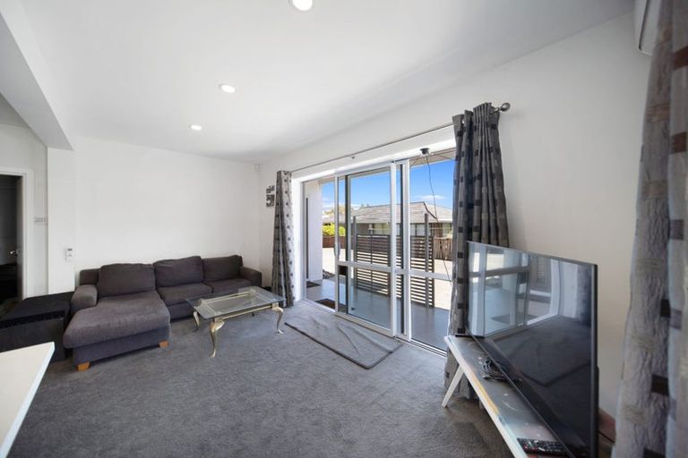 Photo of property in 2/89 Takutai Avenue, Half Moon Bay, Auckland, 2012
