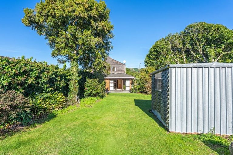 Photo of property in 37 Ngaio Road, Waikanae, 5036