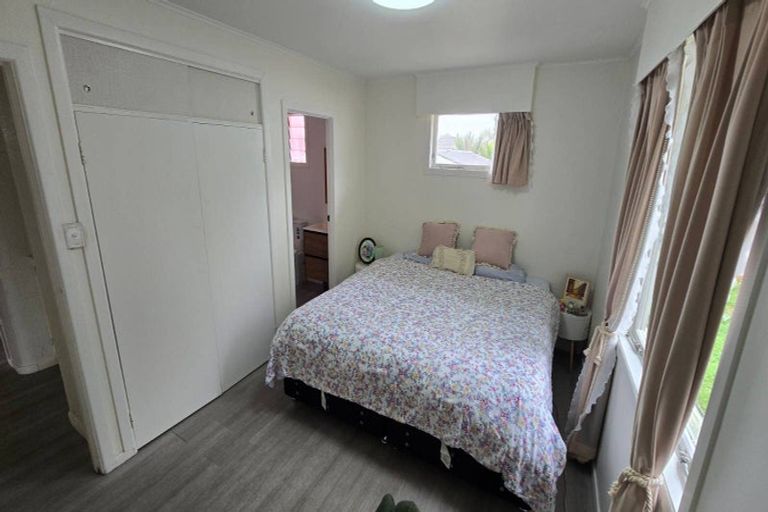 Photo of property in 15 Sherwood Avenue, Te Atatu South, Auckland, 0610