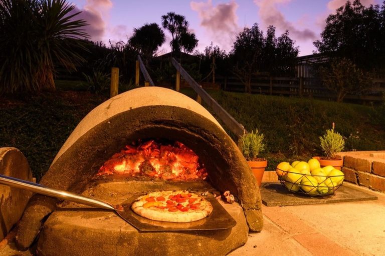 Photo of property in 5 Gavinike Place, Waimauku, 0812