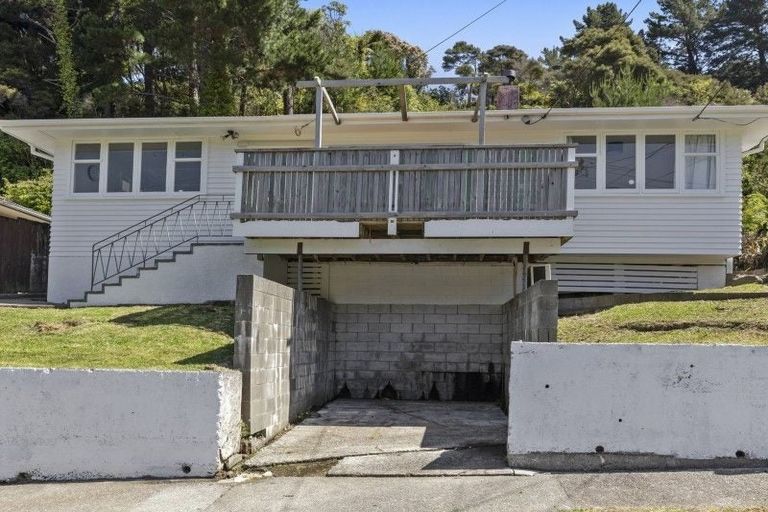 Photo of property in 47 Bird Grove, Stokes Valley, Lower Hutt, 5019