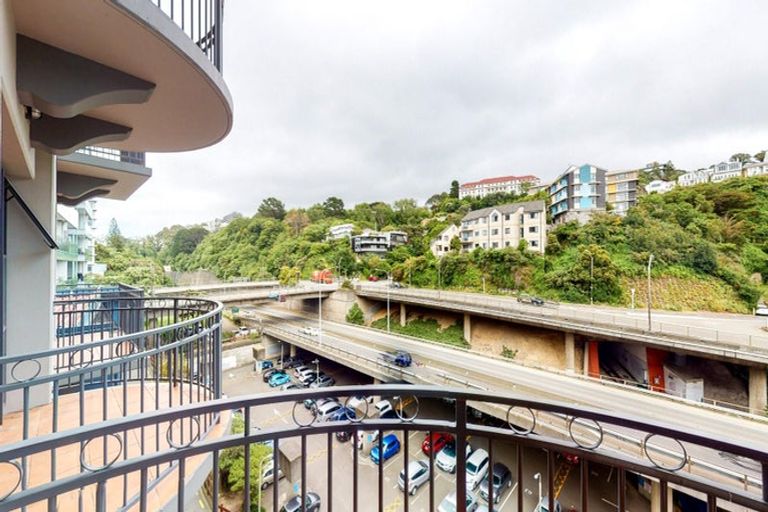 Photo of property in Atrium Towers, 6p/154 The Terrace, Wellington Central, Wellington, 6011
