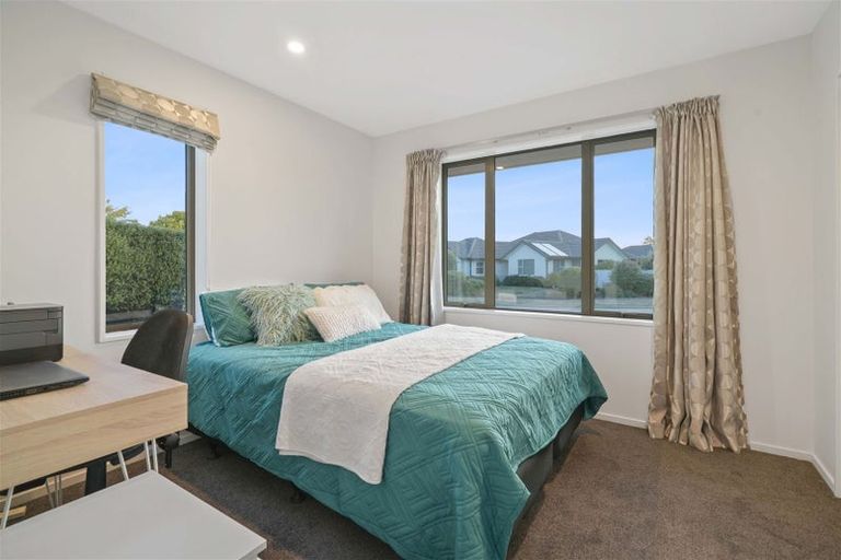 Photo of property in 8 Belgrove Place, Parklands, Christchurch, 8083