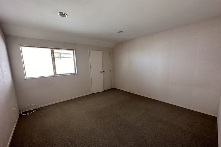 Photo of property in 30a Oakwood Grove, Eastern Beach, Auckland, 2012