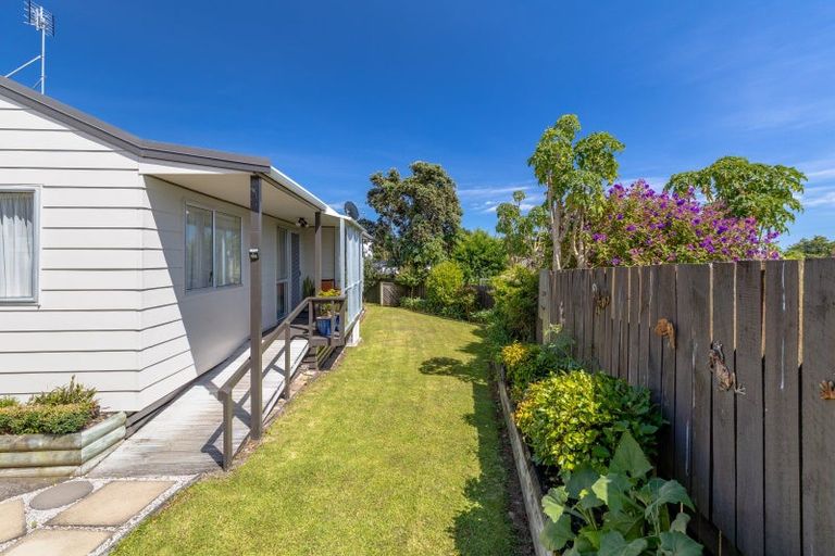 Photo of property in 6 Milne Place, Merrilands, New Plymouth, 4312