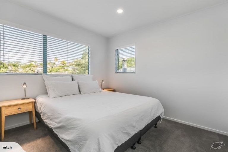 Photo of property in 1/39 Seaton Road, Murrays Bay, Auckland, 0630
