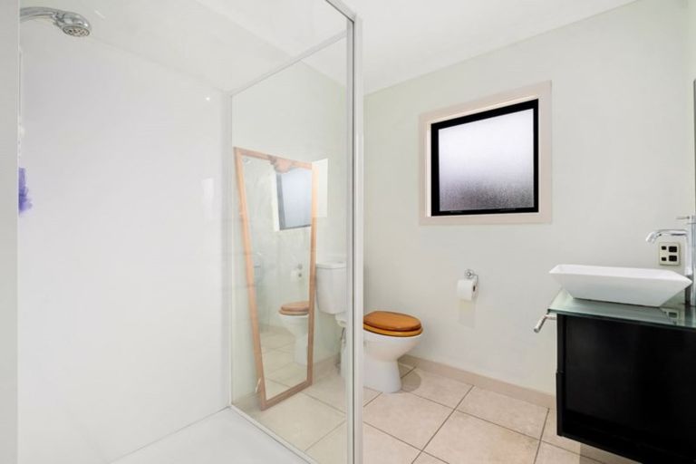 Photo of property in 8 Alpha Close, Wanaka, 9305