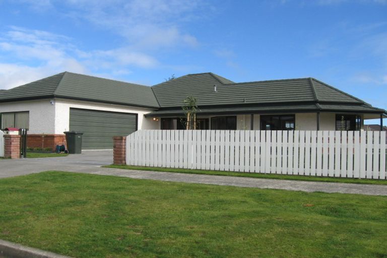 Photo of property in 35 Abby Road, Fitzherbert, Palmerston North, 4410