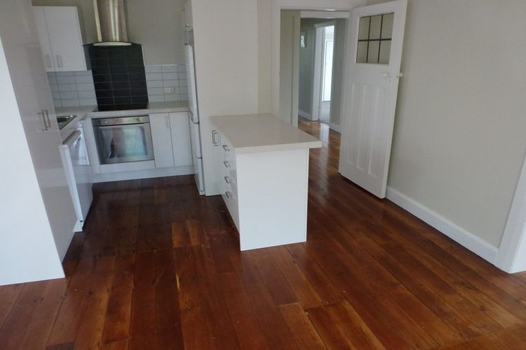 Photo of property in 5a Grove Road, Kelburn, Wellington, 6012