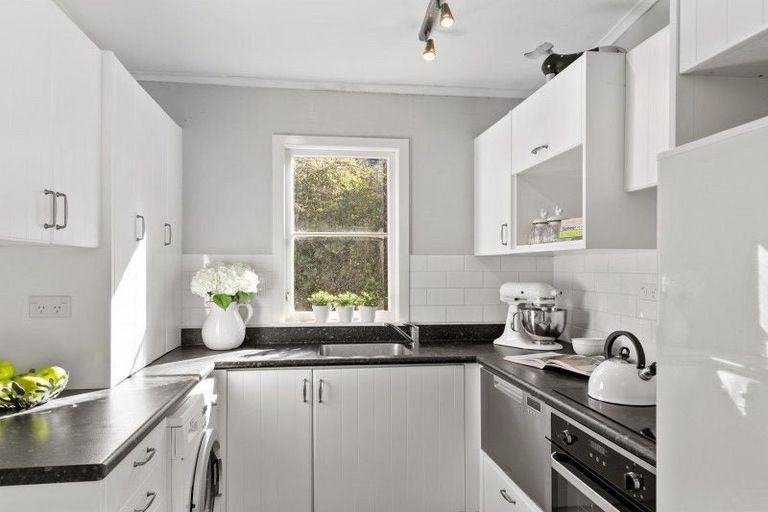 Photo of property in 7 Omar Street, Khandallah, Wellington, 6035