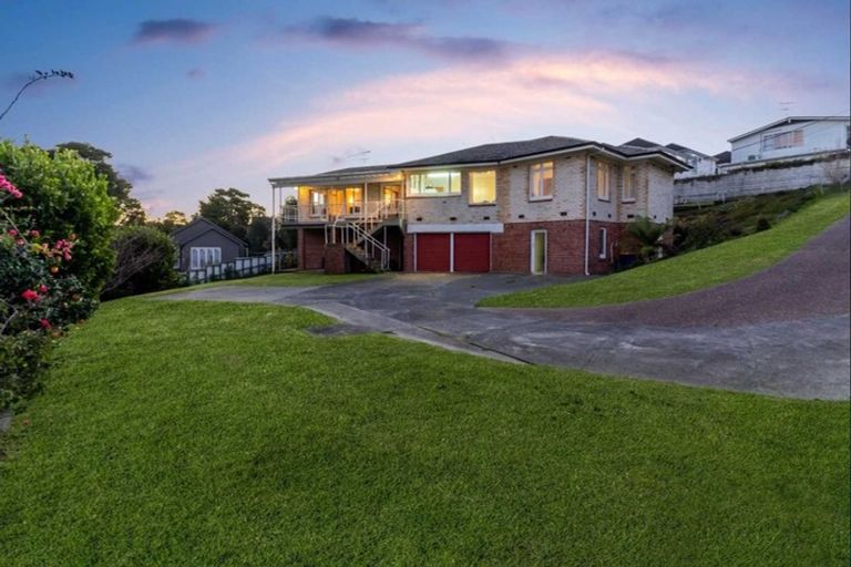 Photo of property in 83 Pupuke Road, Northcote, Auckland, 0627