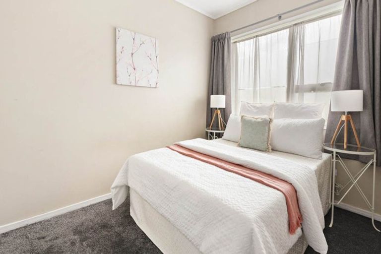 Photo of property in 2/118 Lynwood Road, New Lynn, Auckland, 0600