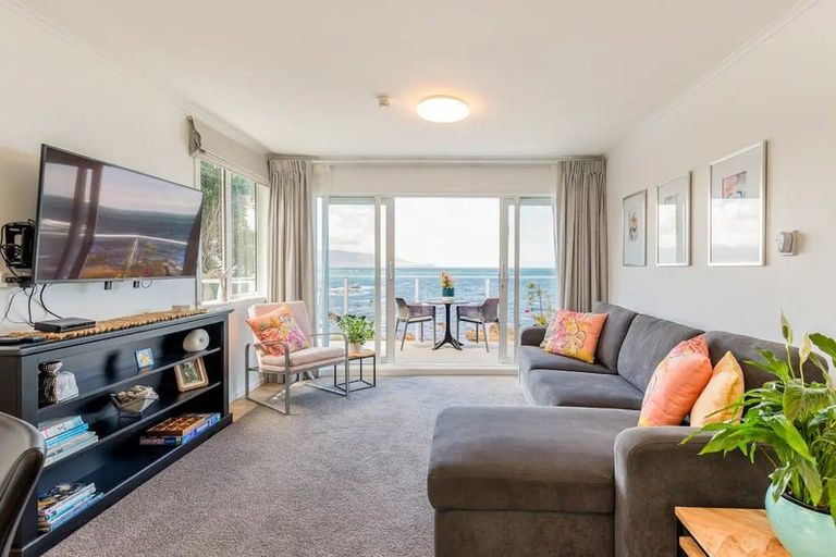 Photo of property in 146a The Esplanade, Houghton Bay, Wellington, 6023