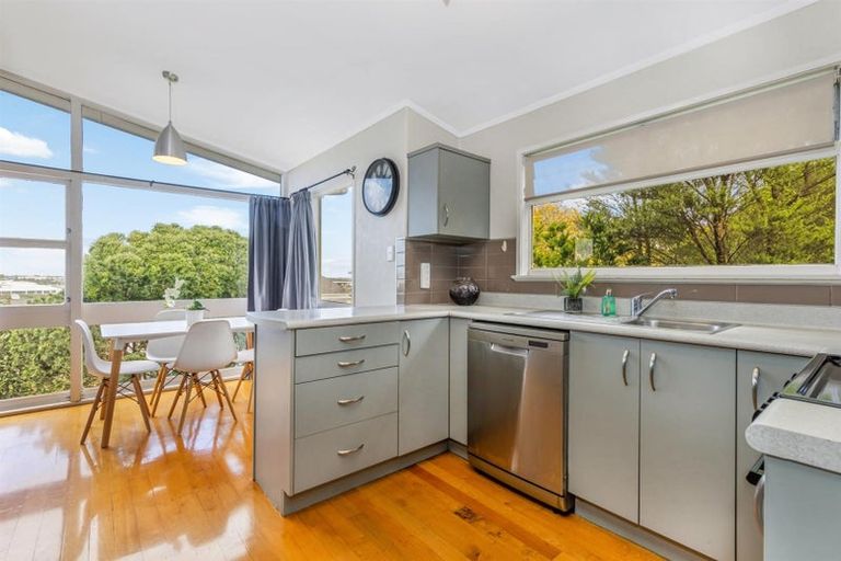 Photo of property in 9 Ellesmere Crescent, Pakuranga Heights, Auckland, 2010