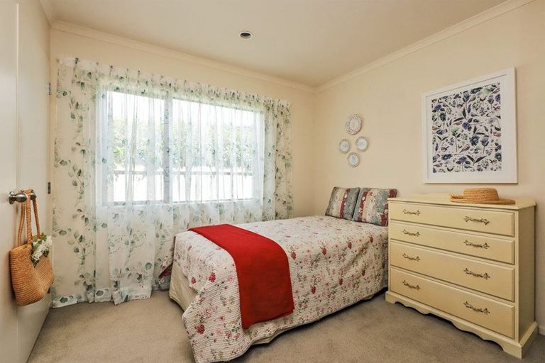 Photo of property in 2 Kentia Place, Havelock North, 4130