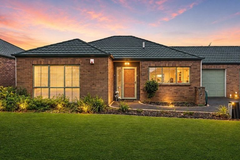 Photo of property in 6 Craiburn Street, Ranui, Auckland, 0612