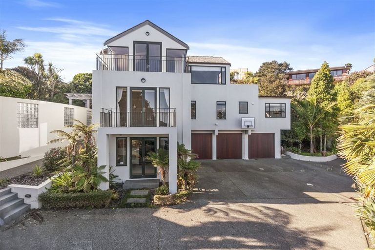 Photo of property in 16 Mayall Avenue, Beach Haven, Auckland, 0626