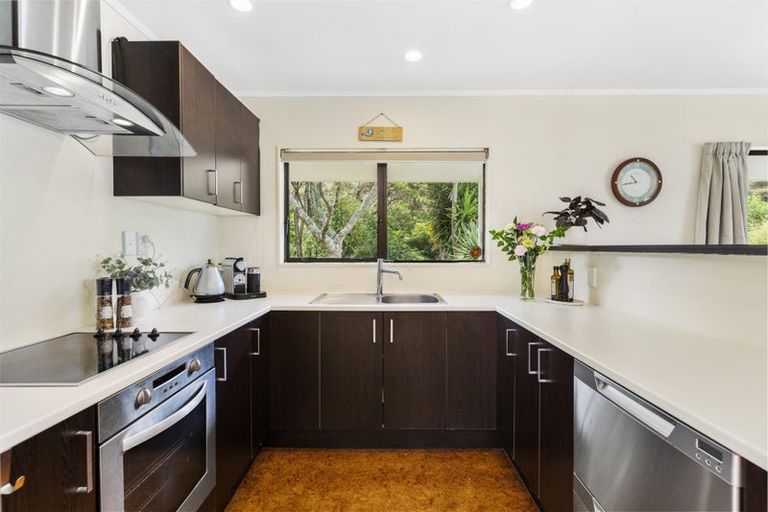 Photo of property in 1/32 Tree View Avenue, Glenfield, Auckland, 0629