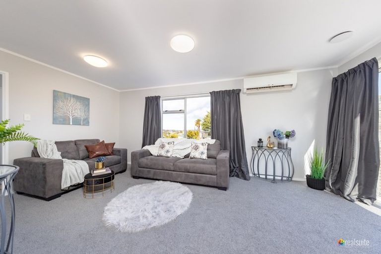 Photo of property in 118 Norana Road, Timberlea, Upper Hutt, 5018