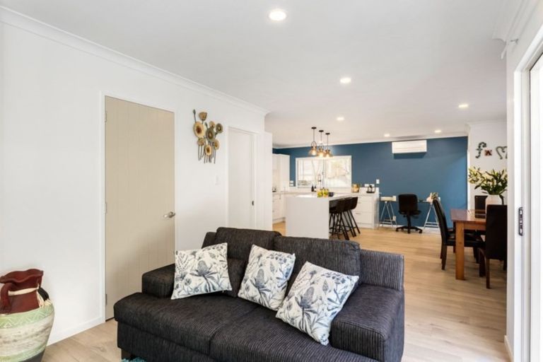 Photo of property in 32 Kate Sheppard Avenue, Torbay, Auckland, 0630