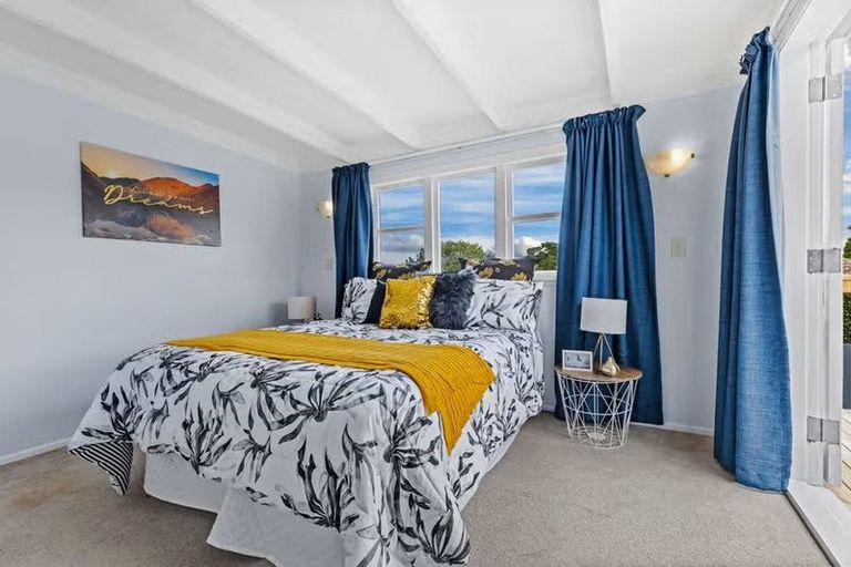 Photo of property in 11 Craigbank Avenue, New Lynn, Auckland, 0600