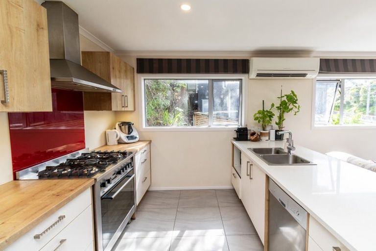 Photo of property in 43 Burma Road, Khandallah, Wellington, 6035