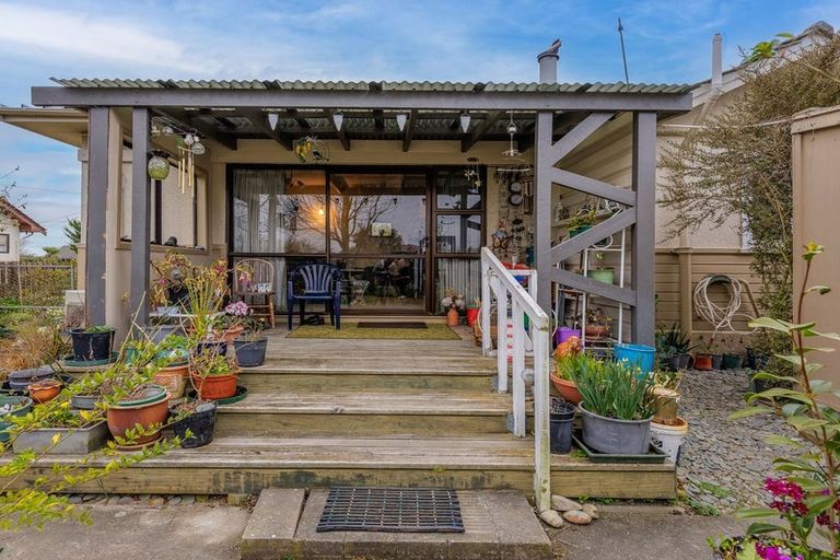 Photo of property in 8 Moorhouse Street, Waimate, 7924