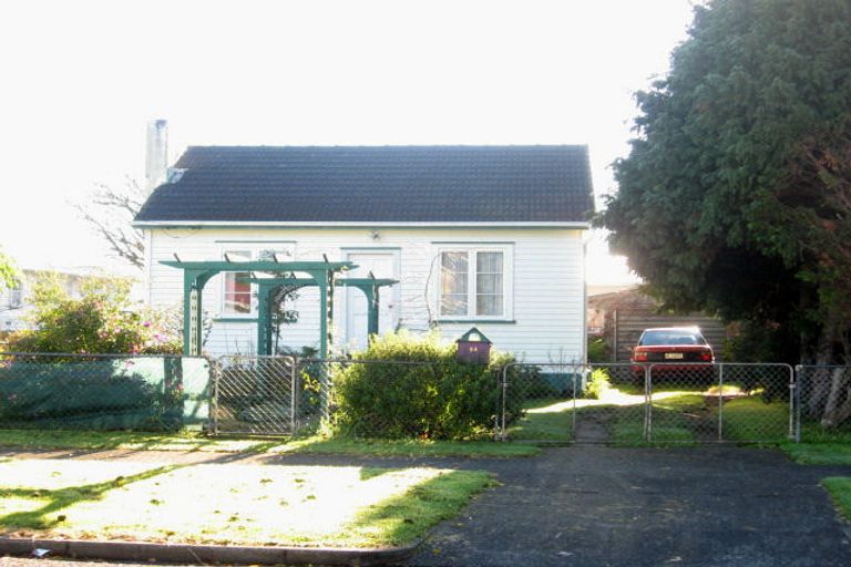 Photo of property in 2/64 Gloucester Road, Manurewa, Auckland, 2102