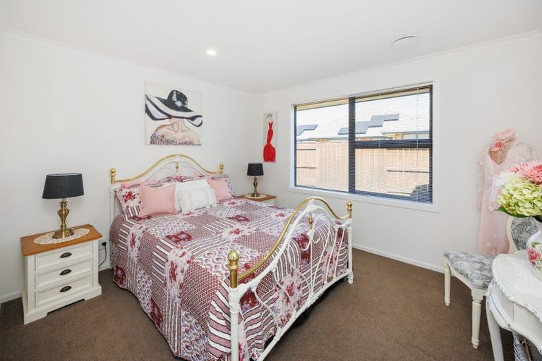 Photo of property in 18 Medallion Court, Kelvin Grove, Palmerston North, 4414