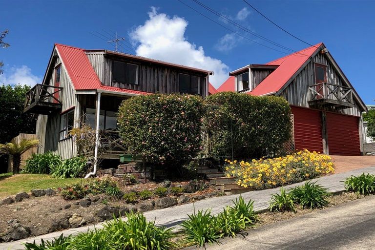 Photo of property in 1/17 Weldene Avenue, Glenfield, Auckland, 0629