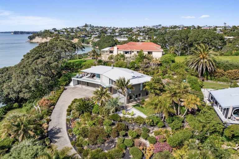 Photo of property in 33 Chelverton Terrace, Red Beach, 0932