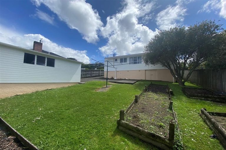 Photo of property in 106 Golf Road, New Lynn, Auckland, 0600