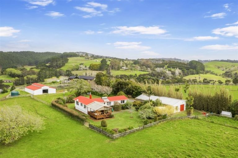 Photo of property in 102 Taiapa Road, Muriwai, Waimauku, 0881