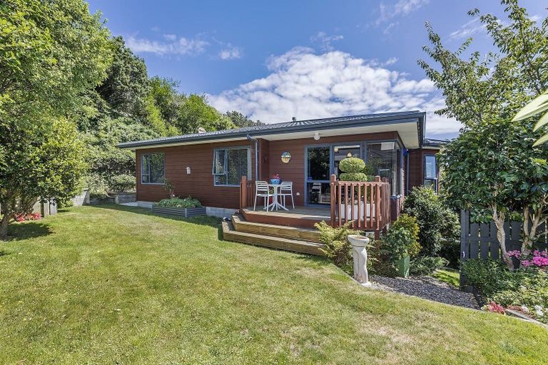Photo of property in 95 Woodman Drive, Tawa, Wellington, 5028
