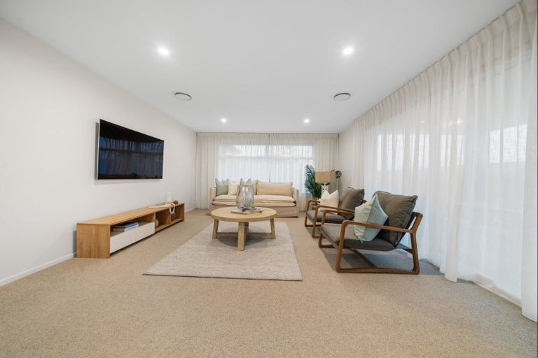 Photo of property in 16 Atutahi Street, Hurdon, New Plymouth, 4310