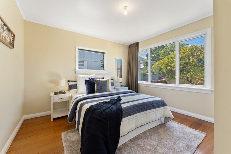 Photo of property in 52 Wallace Place, Westown, New Plymouth, 4310