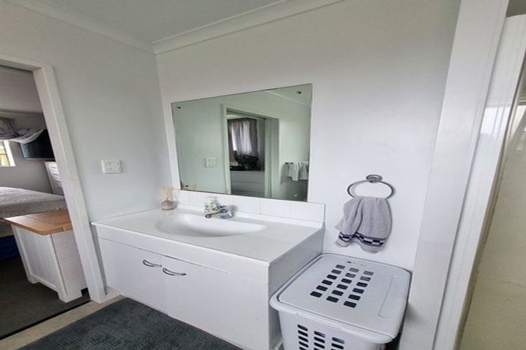 Photo of property in 44 Kayes Road, Pukekohe, 2120