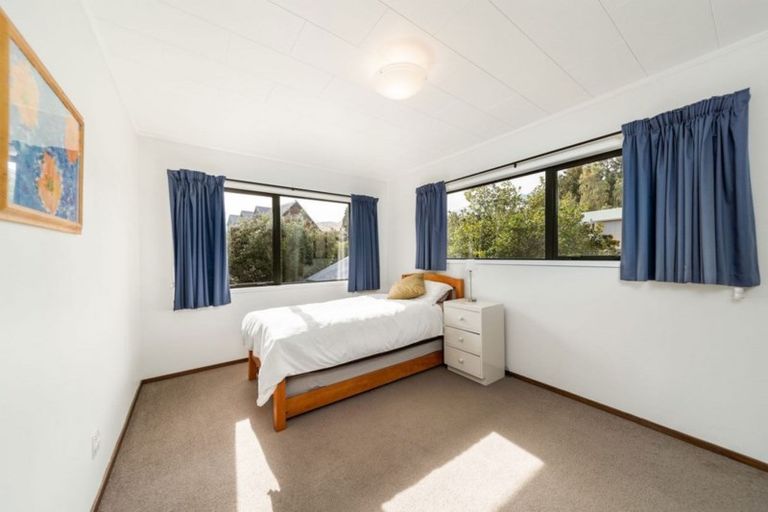 Photo of property in 18 Poplar Drive, Kelvin Heights, Queenstown, 9300