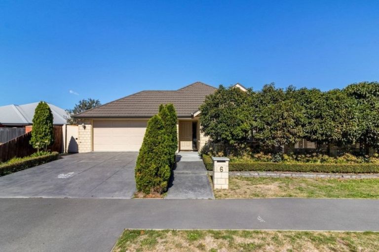 Photo of property in 6 Foresters Crescent, Parklands, Christchurch, 8083