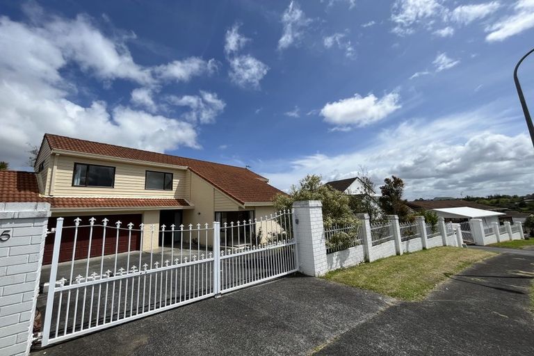 Photo of property in 2/7 Eske Place, Highland Park, Auckland, 2010