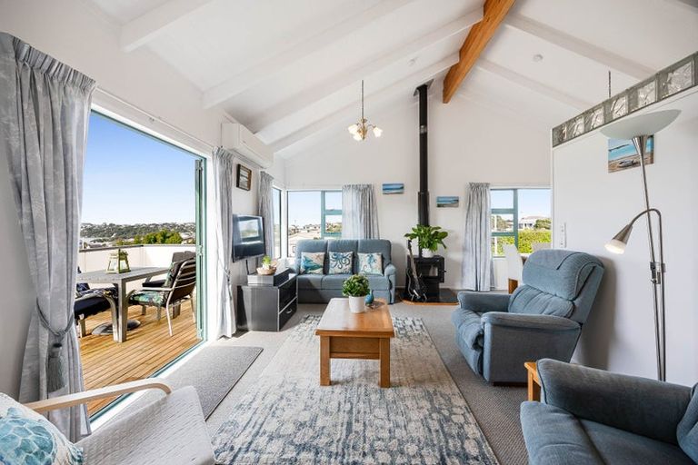 Photo of property in 16 Tamatea Drive, Snells Beach, 0920