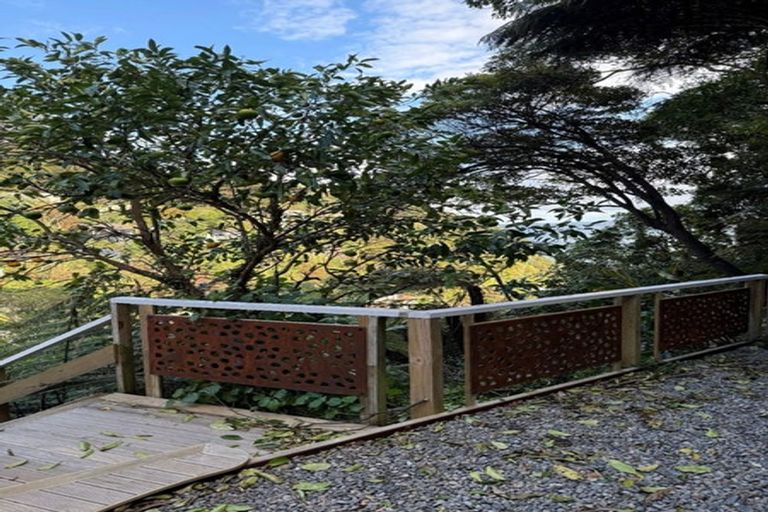 Photo of property in 5 Richmond Road, Mahina Bay, Lower Hutt, 5013