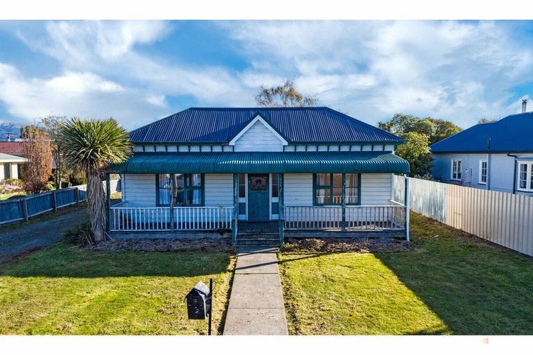 Photo of property in 1 Augustine Street, Waimate, 7924